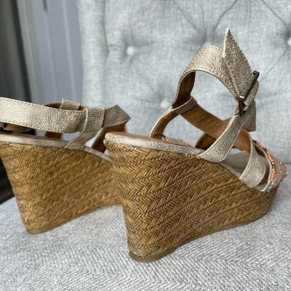 BKE Womens Beaded Golf Faux Leather Sling Back Wedge Sandals Size 9 - Picture 3 of 4